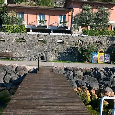 Villa Sul Lago Con Pontile Privato A Brenzone Sul Garda - Unique And Exclusive Εξωτερικό φωτογραφία