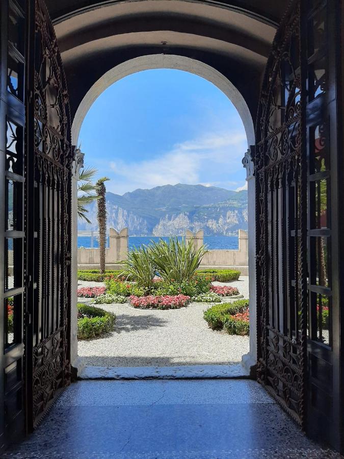 Villa Sul Lago Con Pontile Privato A Brenzone Sul Garda - Unique And Exclusive Εξωτερικό φωτογραφία