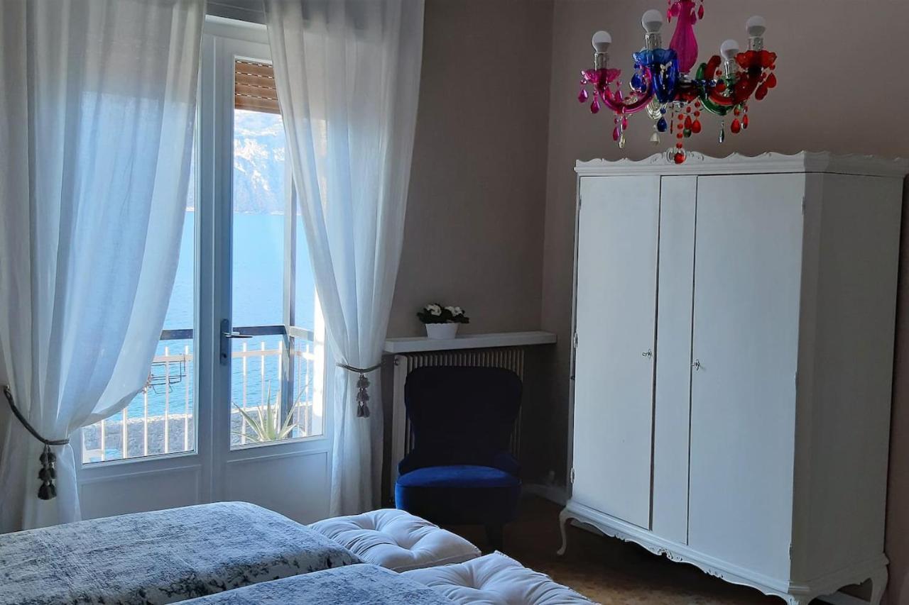 Villa Sul Lago Con Pontile Privato A Brenzone Sul Garda - Unique And Exclusive Εξωτερικό φωτογραφία
