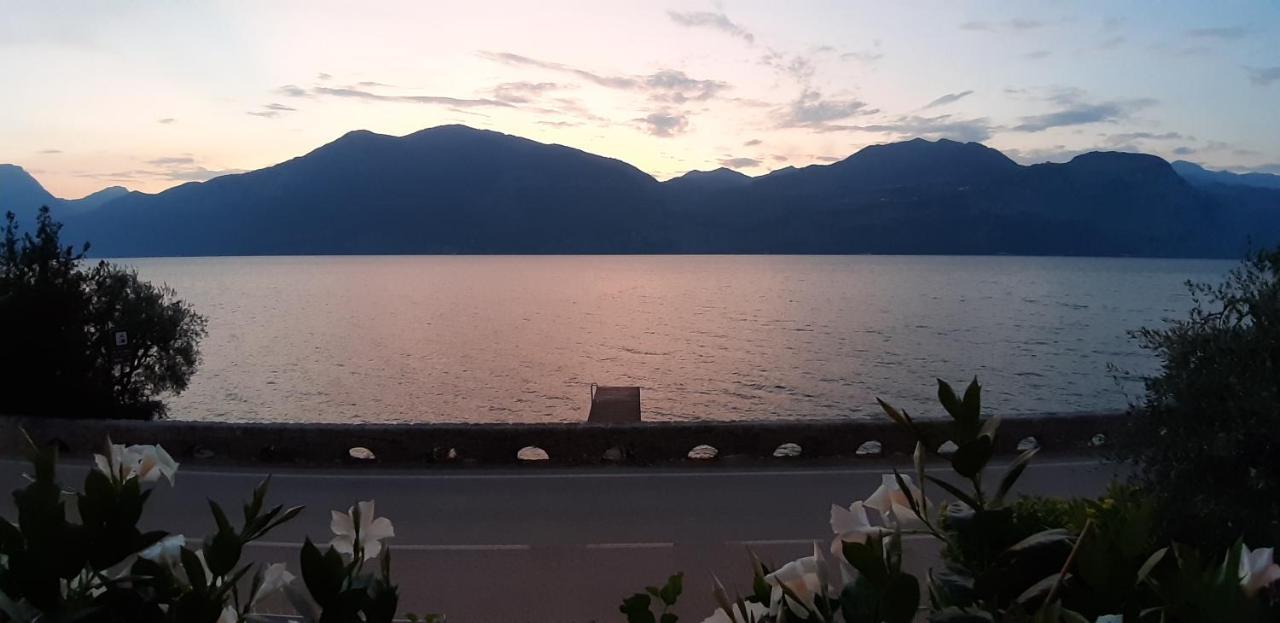 Villa Sul Lago Con Pontile Privato A Brenzone Sul Garda - Unique And Exclusive Εξωτερικό φωτογραφία